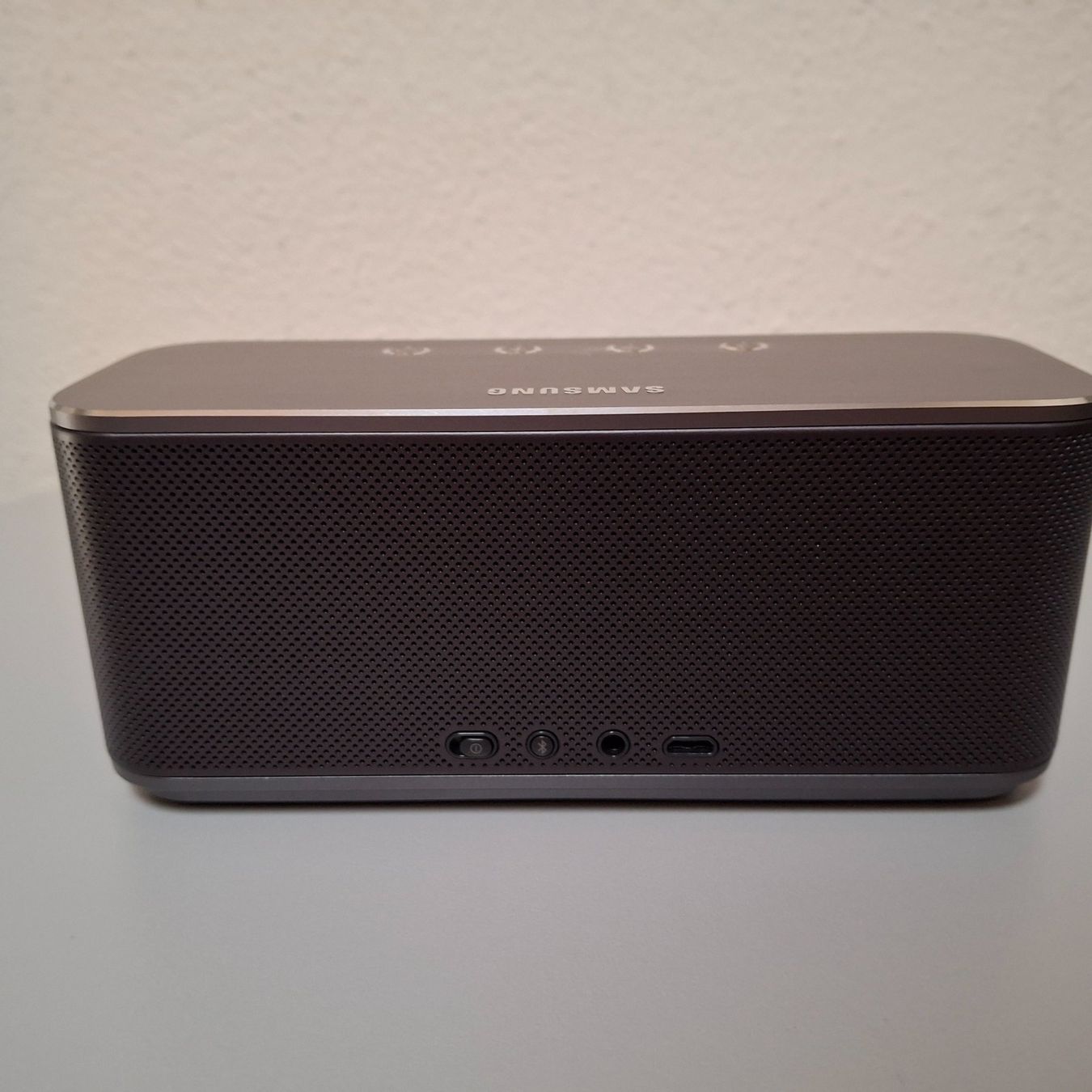 Samsung Casse acustiche: Samsung Wireless Speaker SB330 Bluetooth und NFC neuwertig – Nuovo (secondo la descrizione) da Ipsach venduto da Wildlifecolors 6