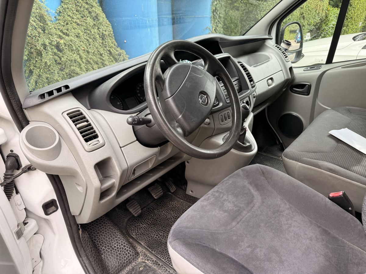 Opel Veicoli commerciali: Opel Vivaro 2.0 TDI – Usato da Fällanden venduto da Honda30 1