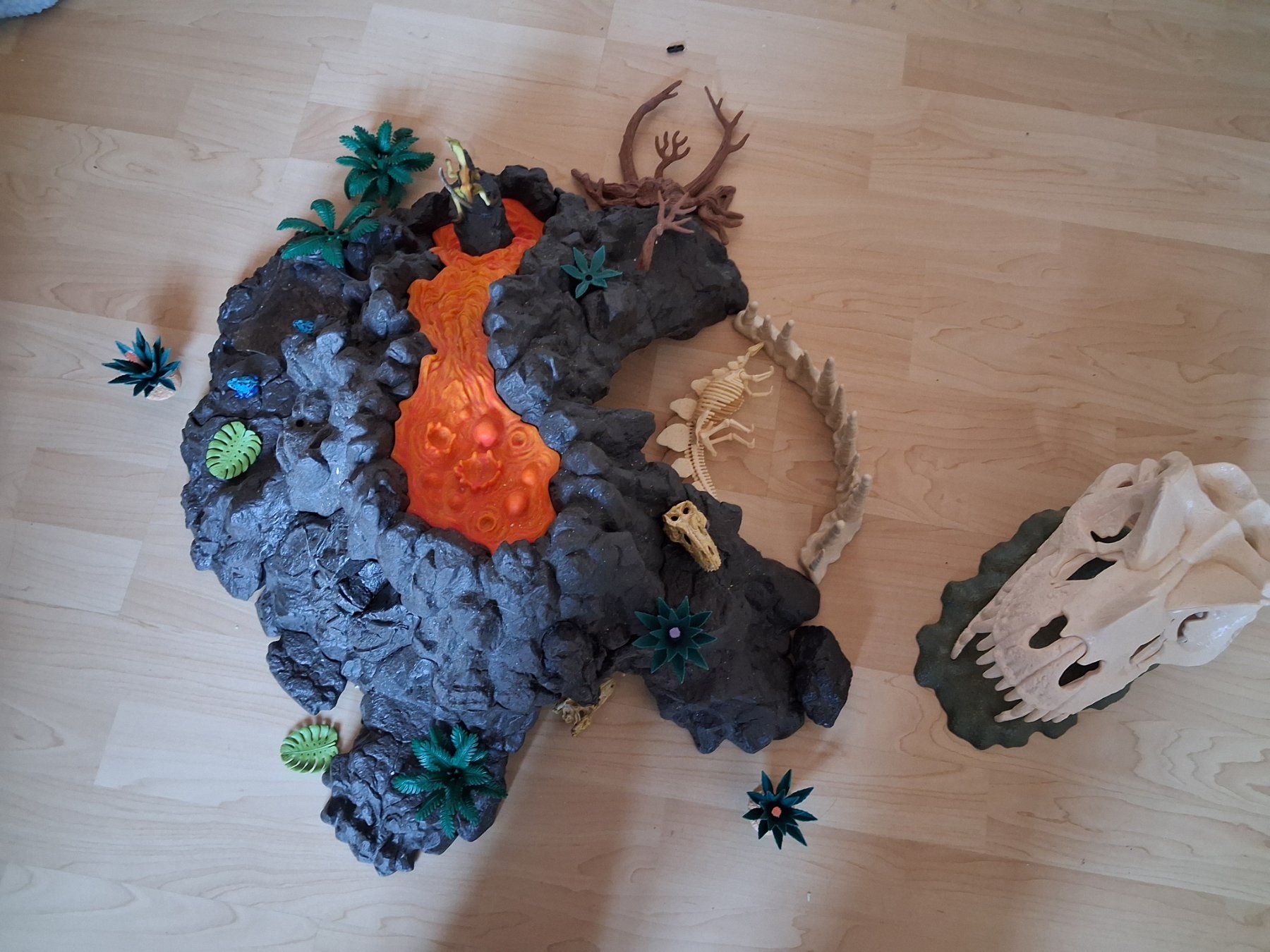 Schleich Spielzeuge: Schleich Vulkan (Dinosaurier) – Gebraucht aus Tägerig von ronjatobilisa
