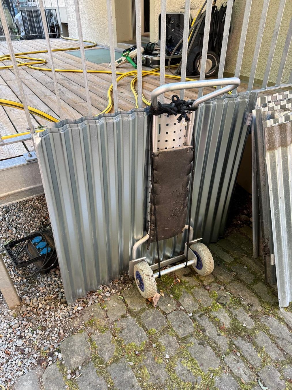 Servierplatten: Wellblech verzinkt – Gebraucht aus Jegenstorf von JD6130R