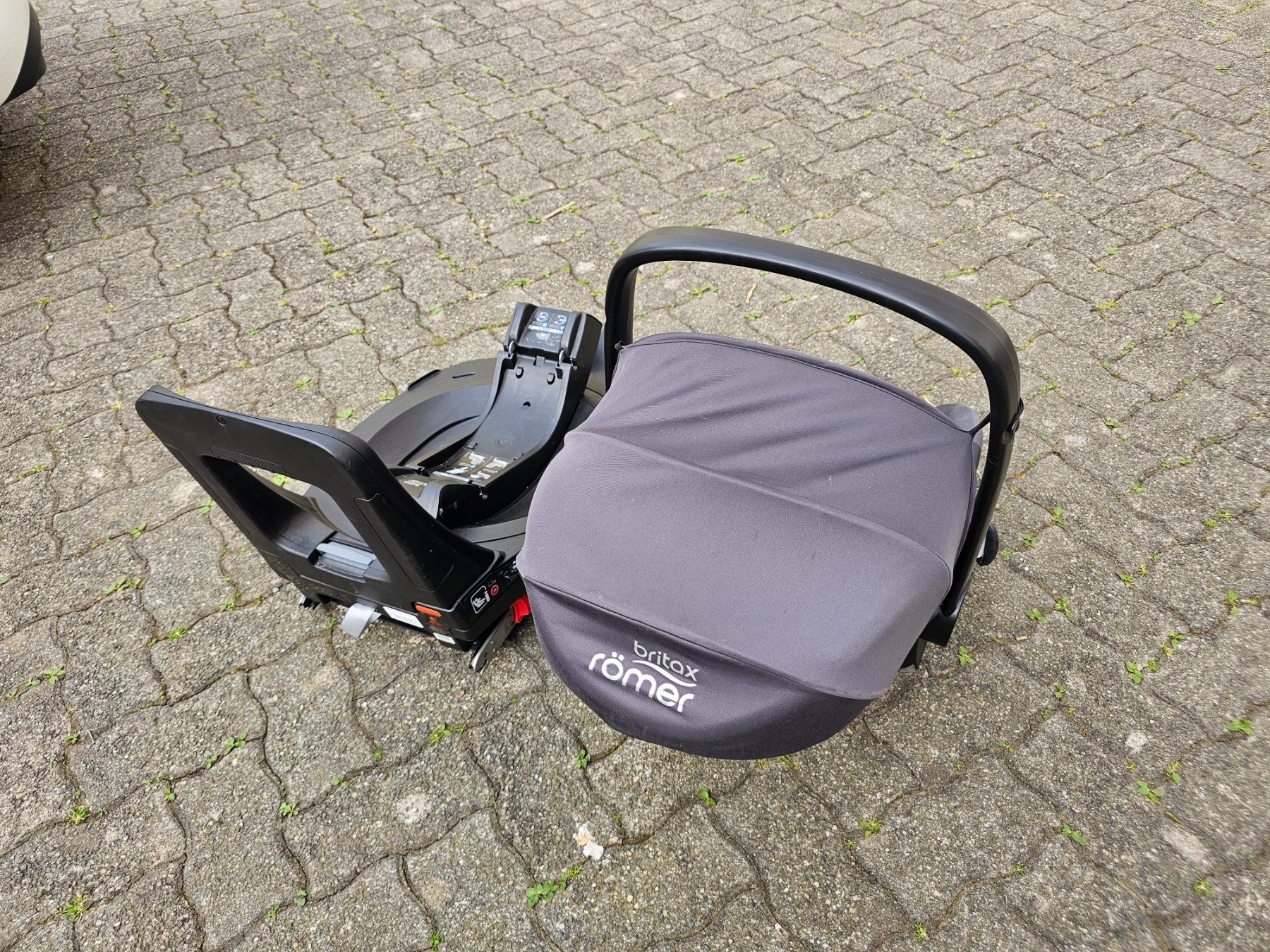 Britax Römer Seggiolini per auto: Britax Römer Baby-safe iSense Autositz + Flex Base – Usato da Rorschach venduto da bro_rc52 2