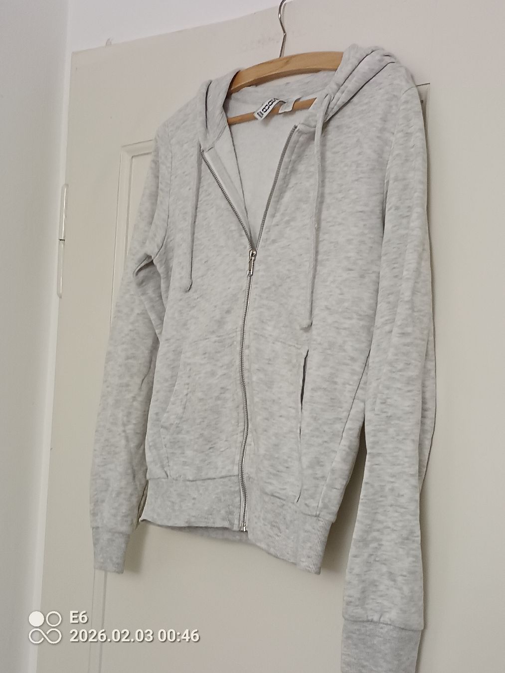 Adidas Lotti di vestiti: 6-teiliges Herren-Pulloverpaket diverse Groessen – Usato da Zürich venduto da Mitzi6 2