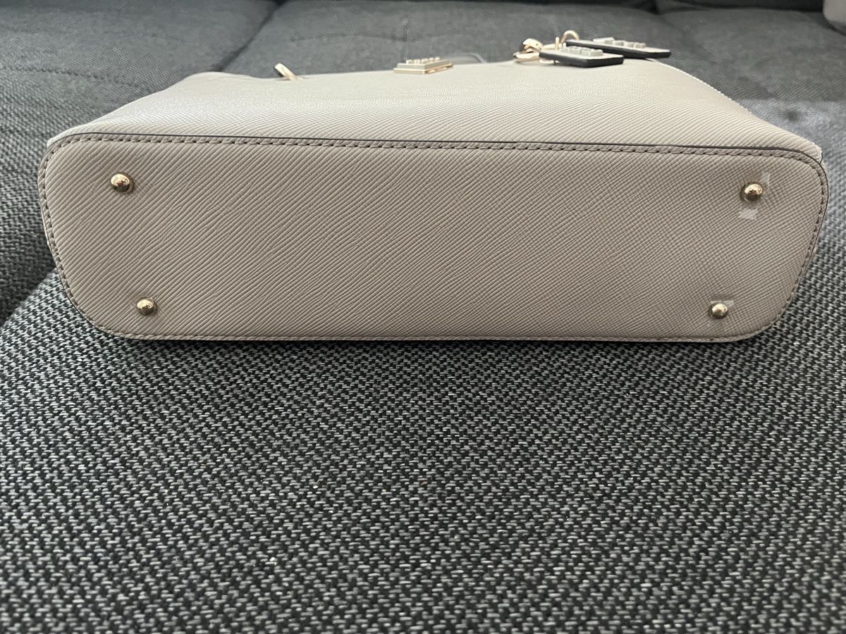 Guess Taschen: Handtasche Guess neu mit Staubbeutel – Neu (gemäss Beschreibung) aus Biel/Bienne von que_9cv5 1