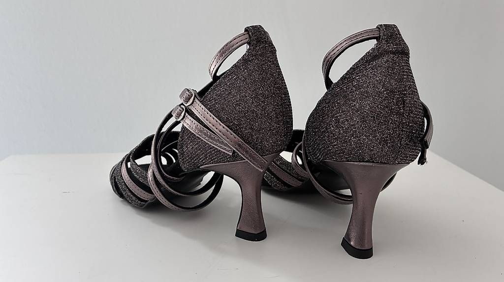 Scarpe da donna: Tanzschuhe Grösse UK 3 – Usato da Sissach venduto da Strombol95 1