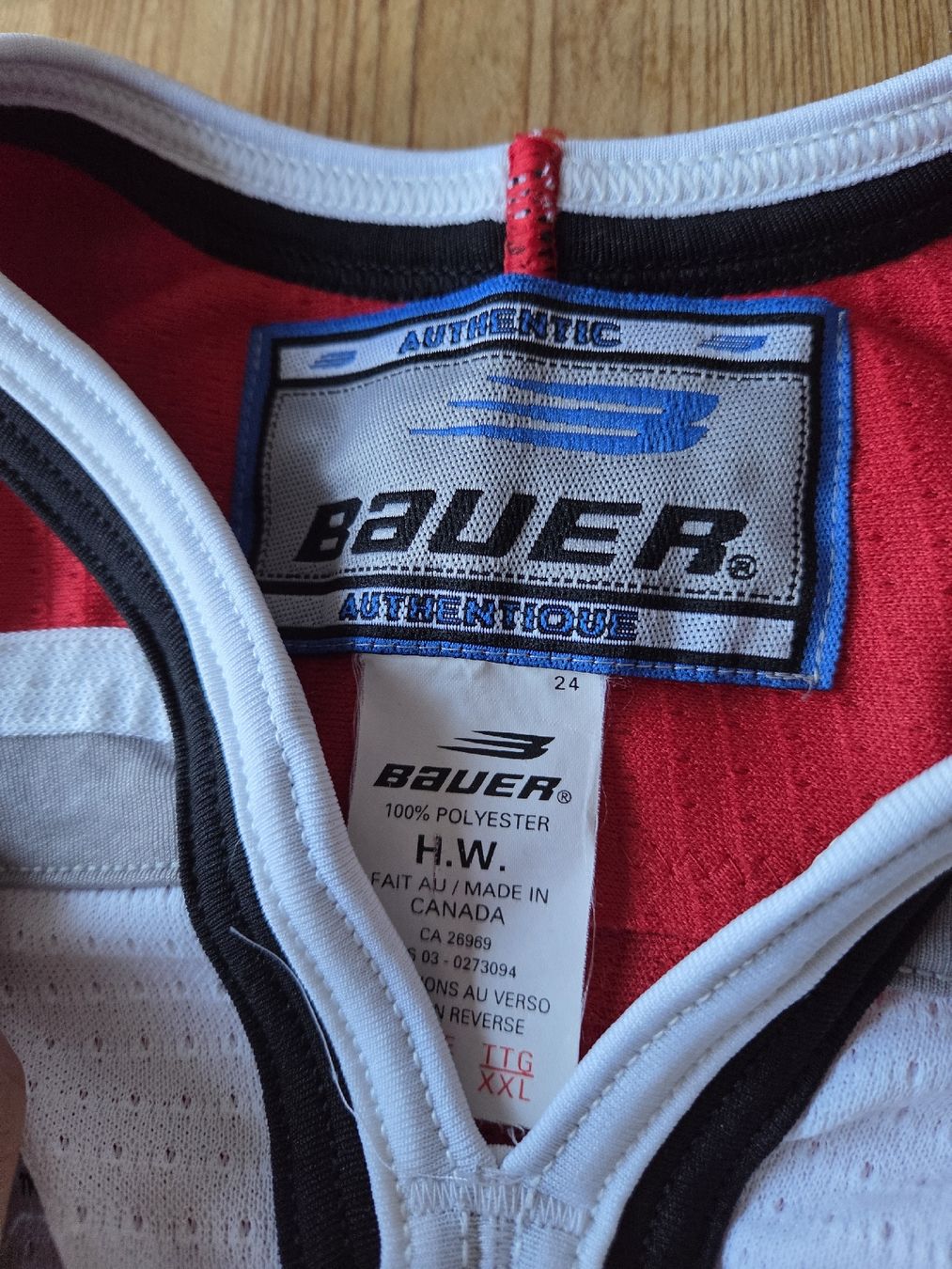 Bauer Canottiere & Pantaloni: Team Canada Authentic Bauer Jersey – Made in Canada – Usato da Flamatt venduto da MrTambourineMan 2