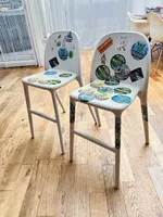 Zwei Kinderstühle weiss Kunststoff mit Stickern gebraucht