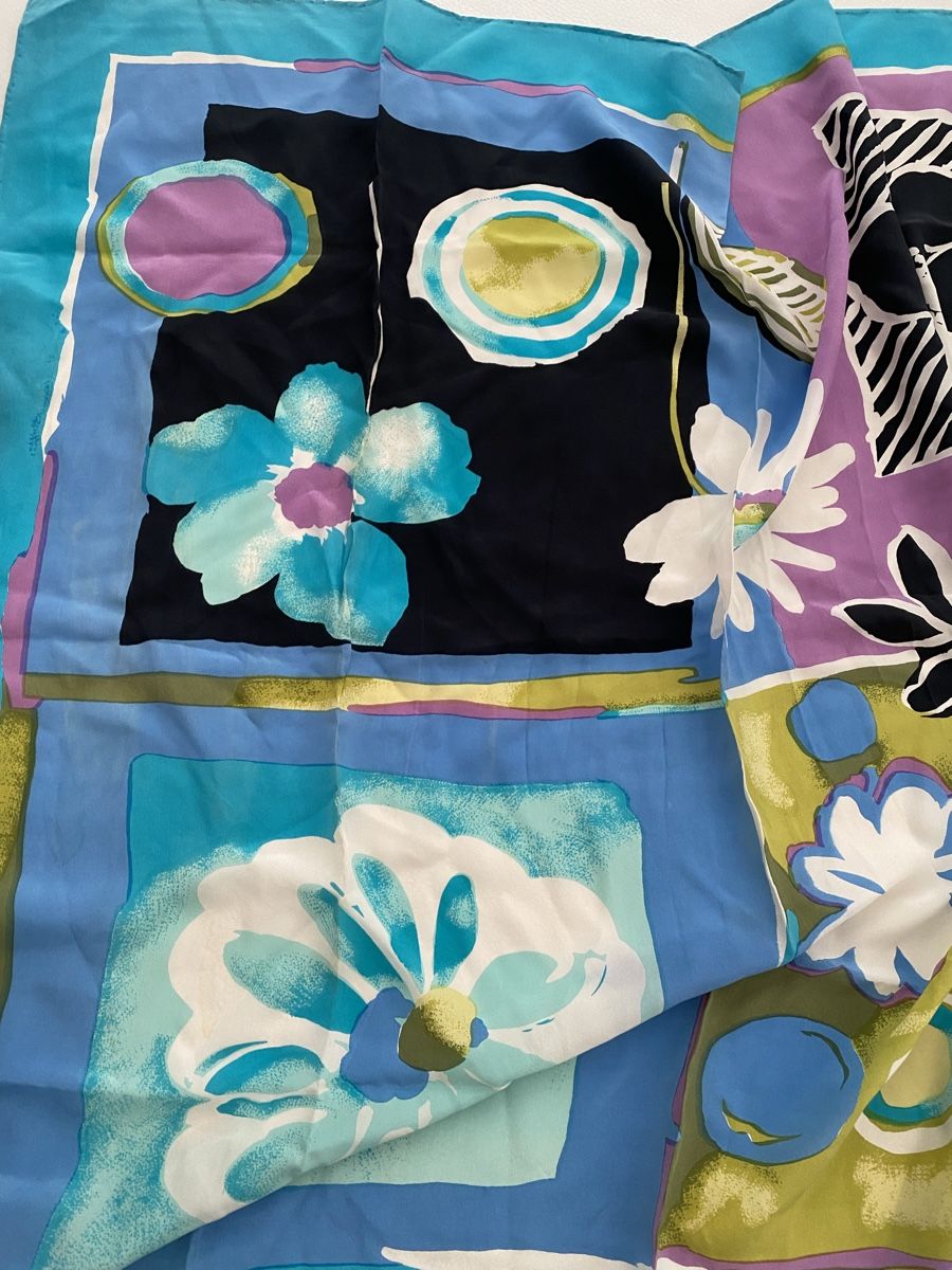 Foulards, Tücher & Schals: Seiden Foulard 🌸 – Gebraucht aus Opfikon von Luis144 1