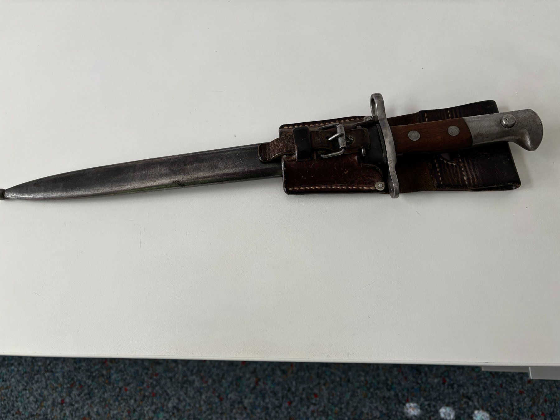 Schweizer Armee Armi bianche: Militär-Säbel mit Halter – Usato da Schaffhausen venduto da Hampelliese 1
