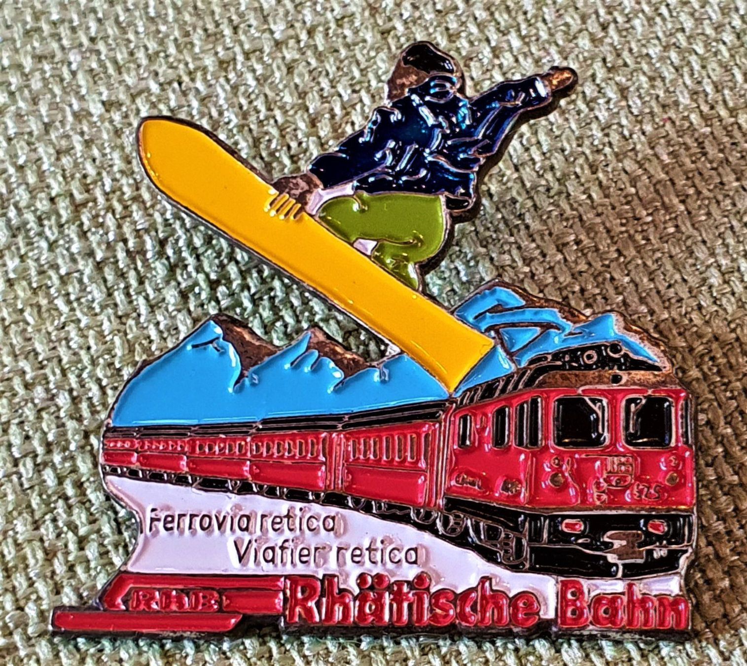 Placchette & Badge: C305 - Pin RHB Rhätische Bahn Schweiz – Usato da Reinach BL venduto da Boston-Verkauf