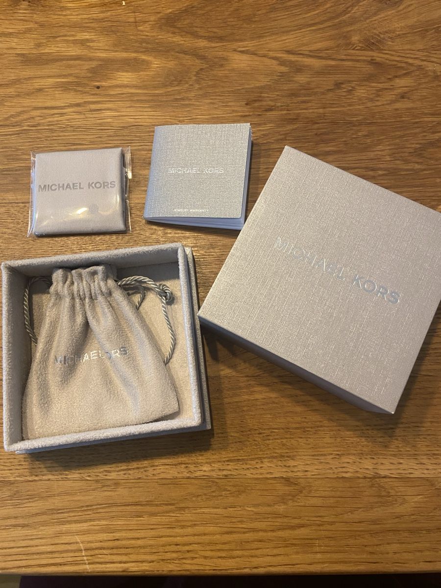 Michael Kors Bracciali & Braccialetti: Michael Kors Armband Herz mit Steinen Silber  – Usato da Kreuzlingen venduto da ramona.evelina 2