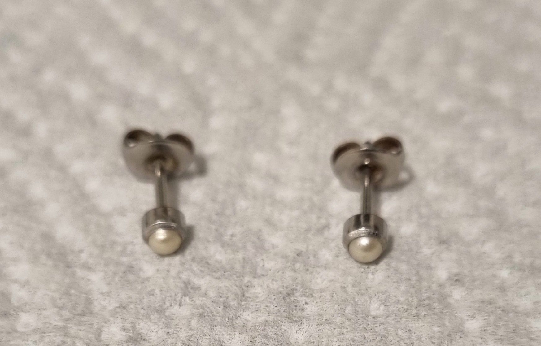 Orecchini pendenti & Orecchini a lobo: Alte Ohrstecker mit Perlmuttoptik – Usato da Nottwil venduto da Janny77