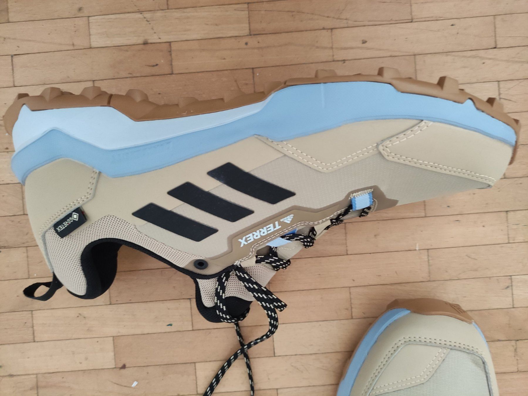 Scarpe da uomo: Neu Wanderschuhe Adidas gr 44, goretex – Nuovo e nell'imballaggio originale da Dagmersellen venduto da L.Ga. 3