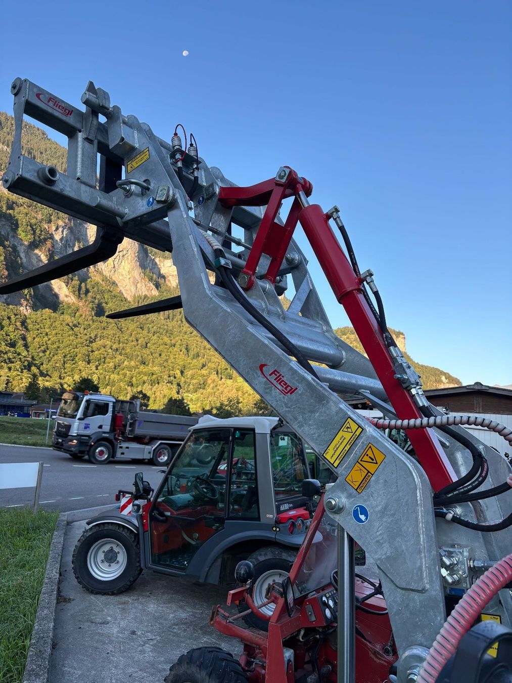 Alle Maschinen: Fliegl Front- und Hecklader »Variant« – Neu (gemäss Beschreibung) aus Meiringen von LMMLandmaschinenGmbH 1