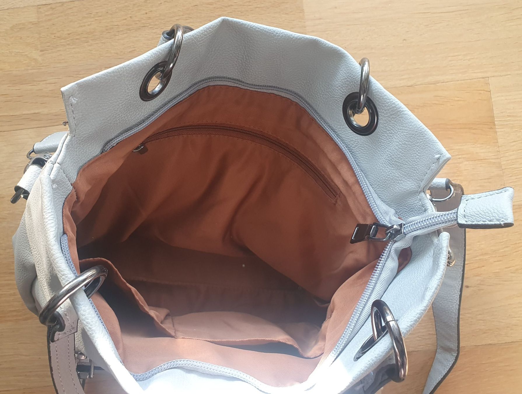 Borse da donna: Sac à main gris clair avec bandoulière – Usato da Court venduto da Jovi2 3