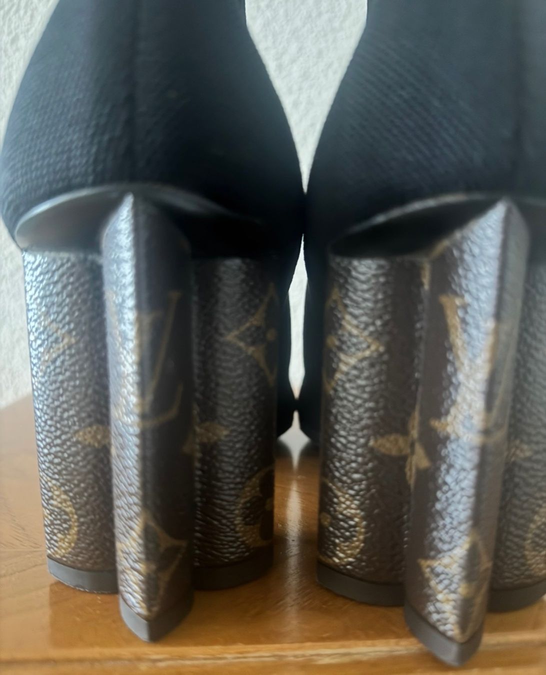 Louis Vuitton Chaussures femmes: Louis  Vuitton Silhouette Ankle Boot 39.5 – Neuf (Voir description) à Kilchberg ZH par atlanticpacific 4