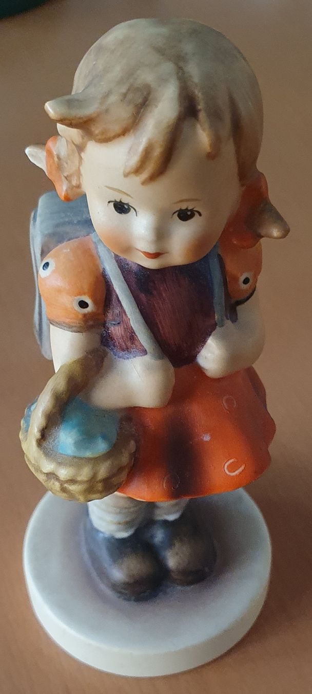 Hummel Statuette: 2 süsse Goebel Figuren, Mädchen mit Blumen & Schulmädchen – Usato da Kreuzlingen venduto da Rschweiz1 1