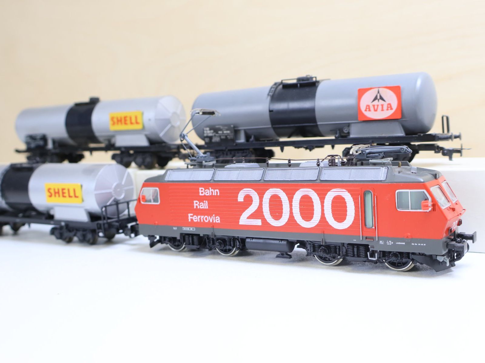 Roco Modellini di ferrovie: ROCO SBB Re 4/4 E-Lok 2000 + SBB Tankwagen Set H0 – Usato da Winterthur venduto da Monstera