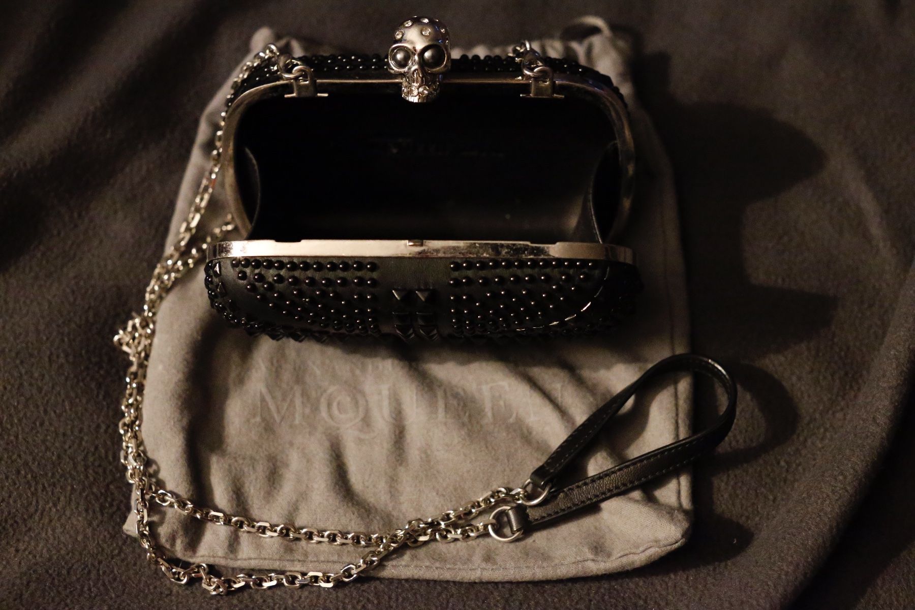 Alexander Mcqueen Borse da donna: Alexander McQUEEN Skull Clutch schwarz – Usato da Horw venduto da dar_ddz9 3