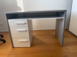 Schreibtisch 110B x 60T x 76.7H mit 3 Schubladen