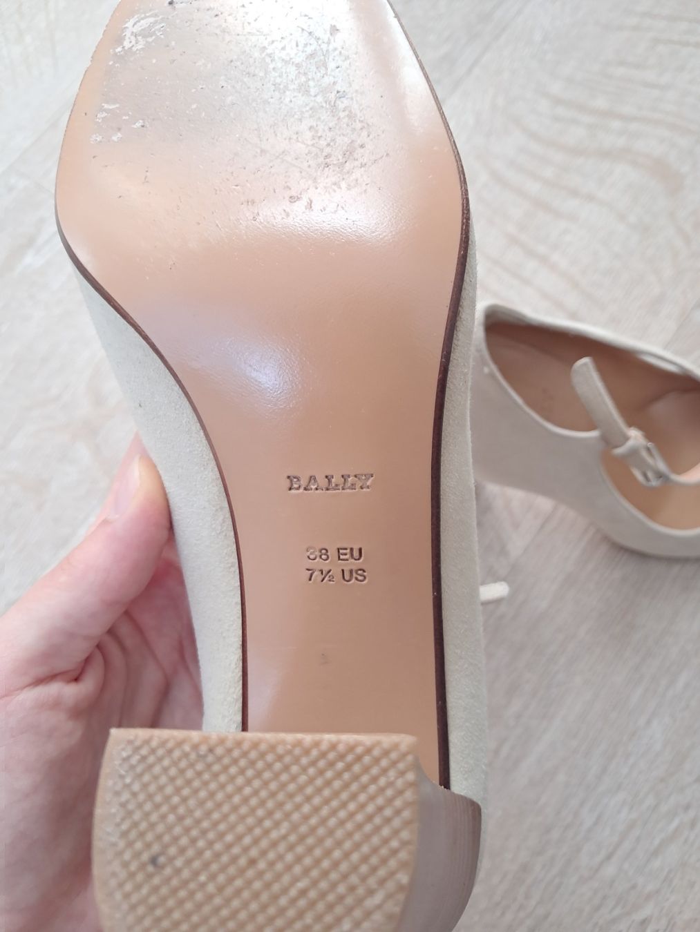Chaussures femmes: Bally Pumps Gr. 38 – D'occasion à Basel par liz_nqr9 3