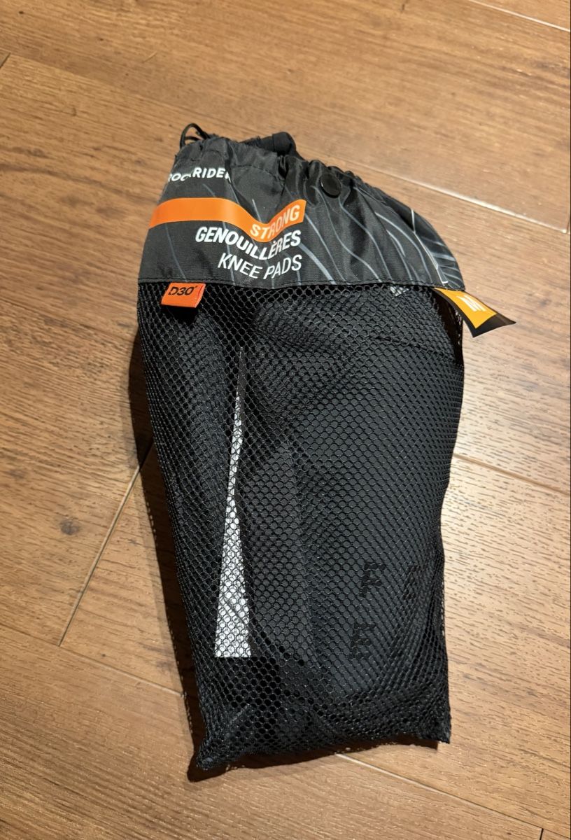 Decathlon Protezioni & Imbottiture: Knie- und Schienbeinschoner – Nuovo e nell'imballaggio originale da Dietlikon venduto da Fluschi 2