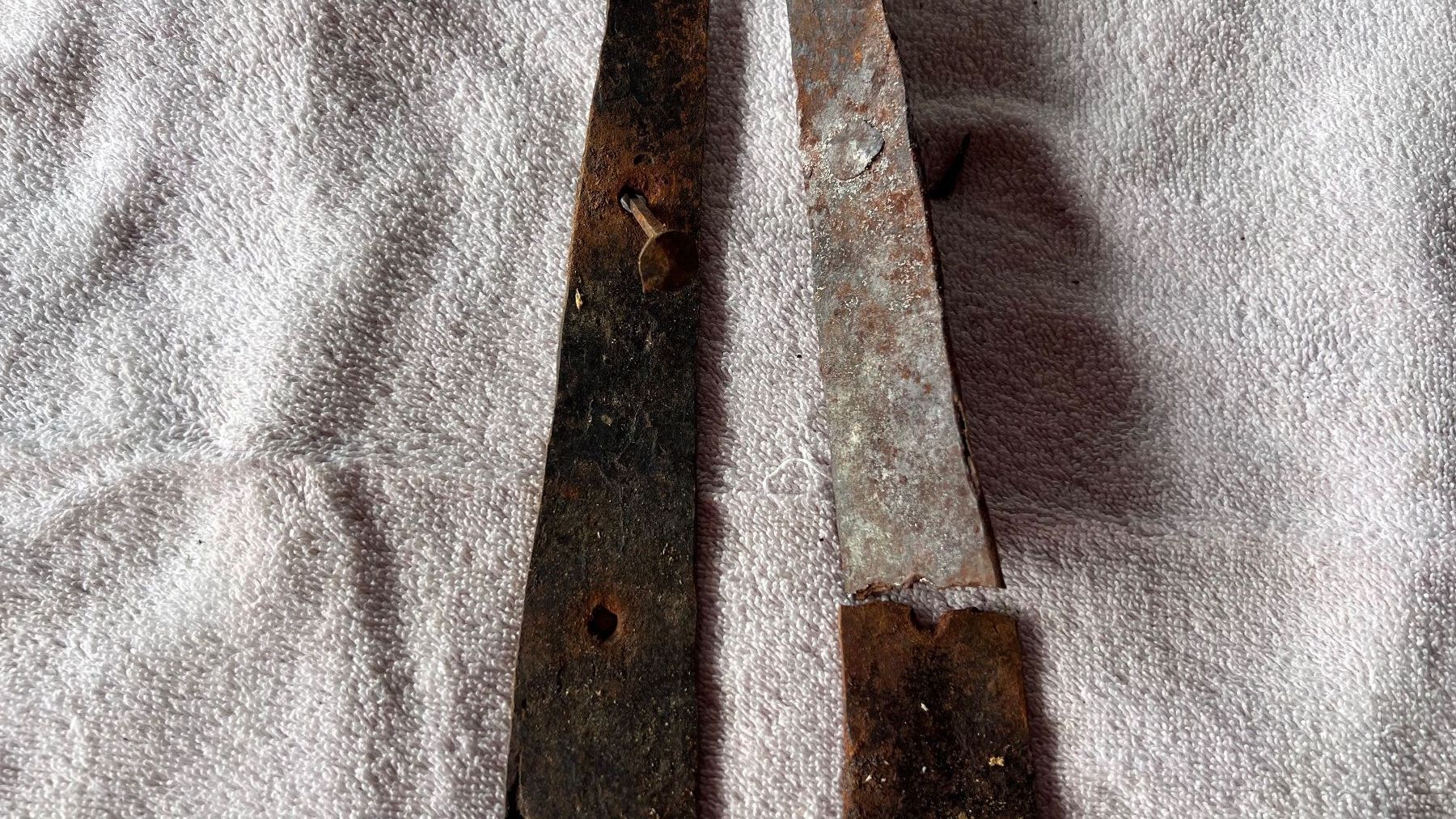 Ferramenta: Antike, dekorative Torbänder, restaurationsbedürftig. – Usato da Schübelbach venduto da Dolly990_2 2