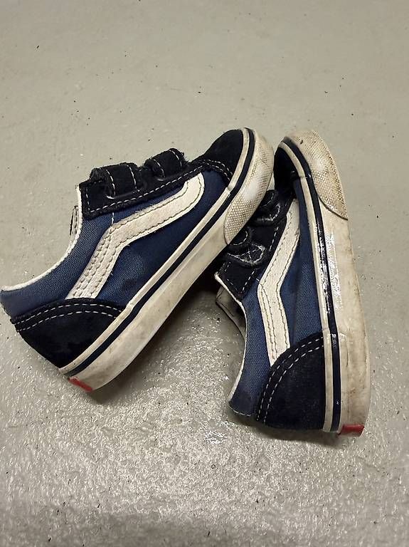 Chaussures garçon: Vans Schuhe 23.5 – D'occasion à Luzern par Sportstudentin 2