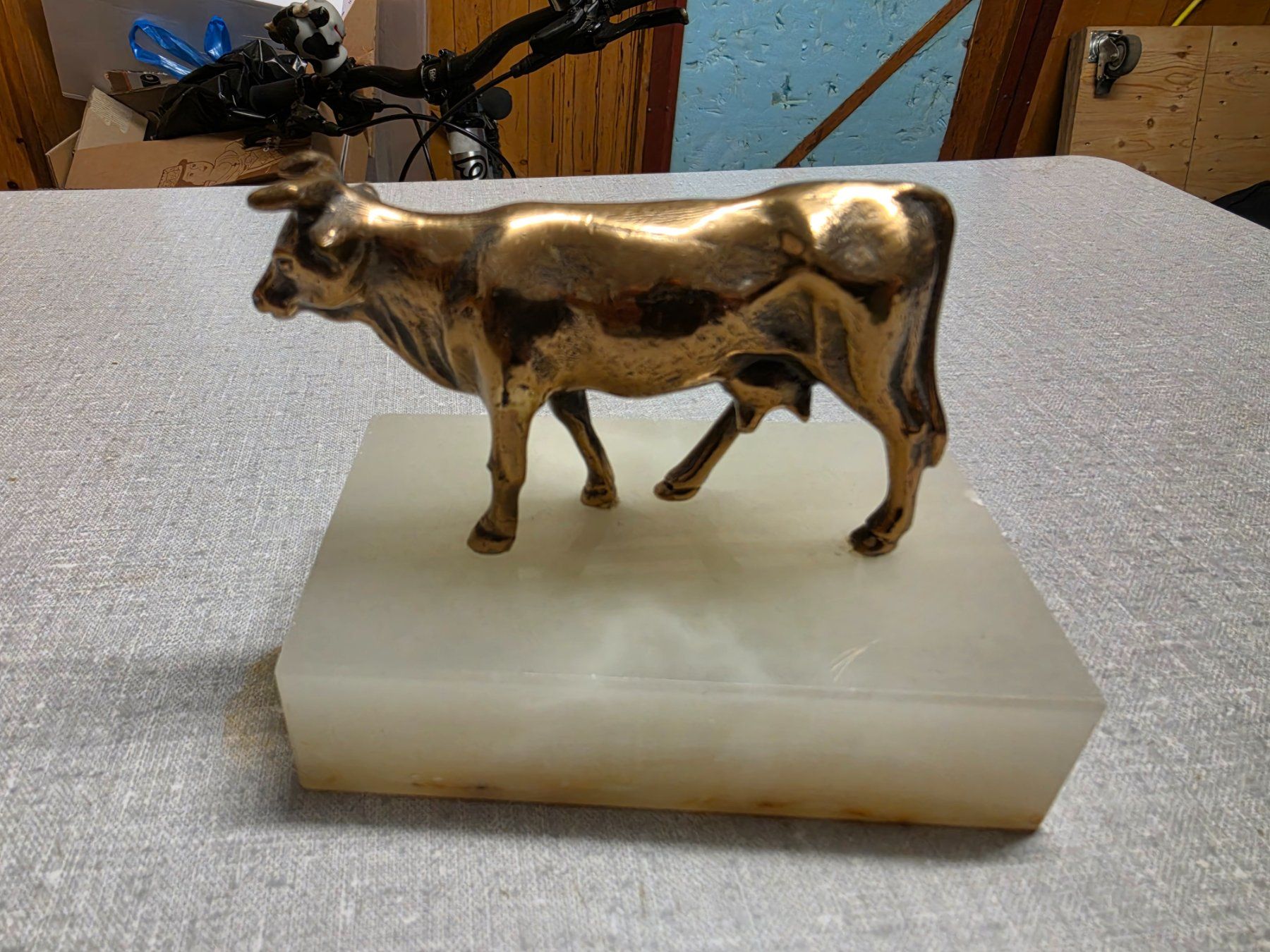 Statuette: Statuette de vache en bronze sur bloc d'agate – Usato da Haute-Nendaz venduto da Bart84 1