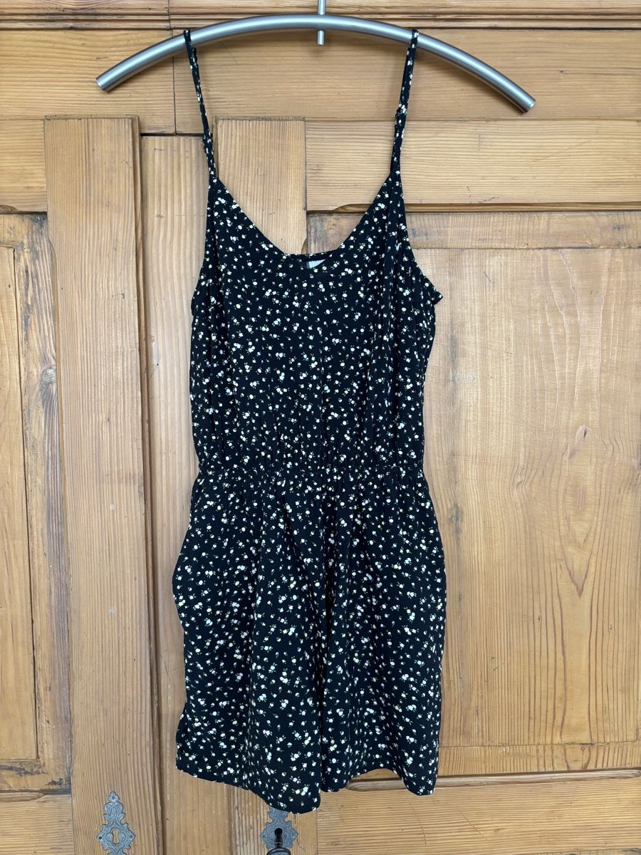 H&M Tute: Blumen-Jumpsuit – Usato da Solothurn venduto da skillsine