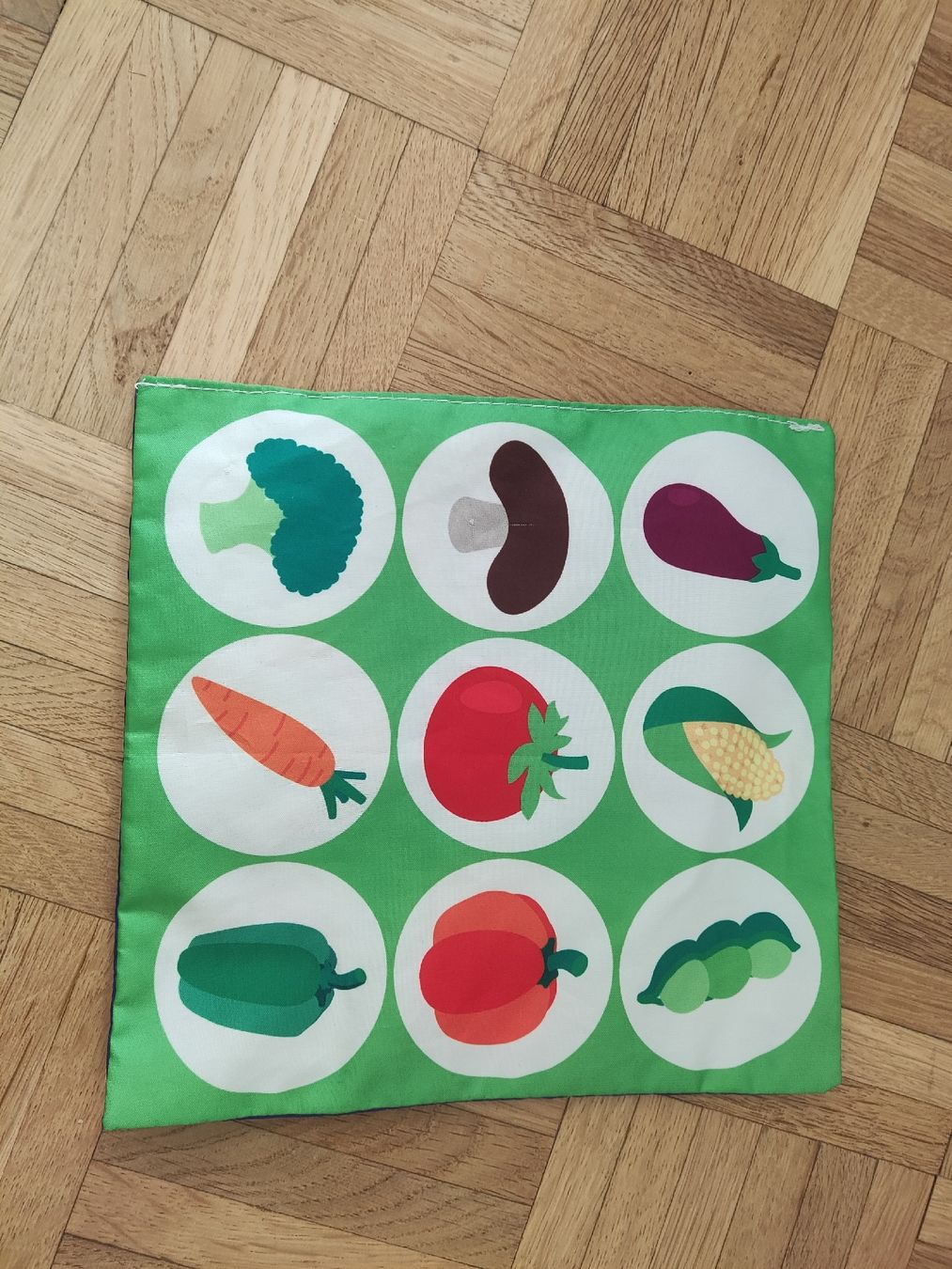 Spielzeuge: Kräscheltuch Früchte und Gemüse – Gebraucht aus Zürich von PhoebeK 1