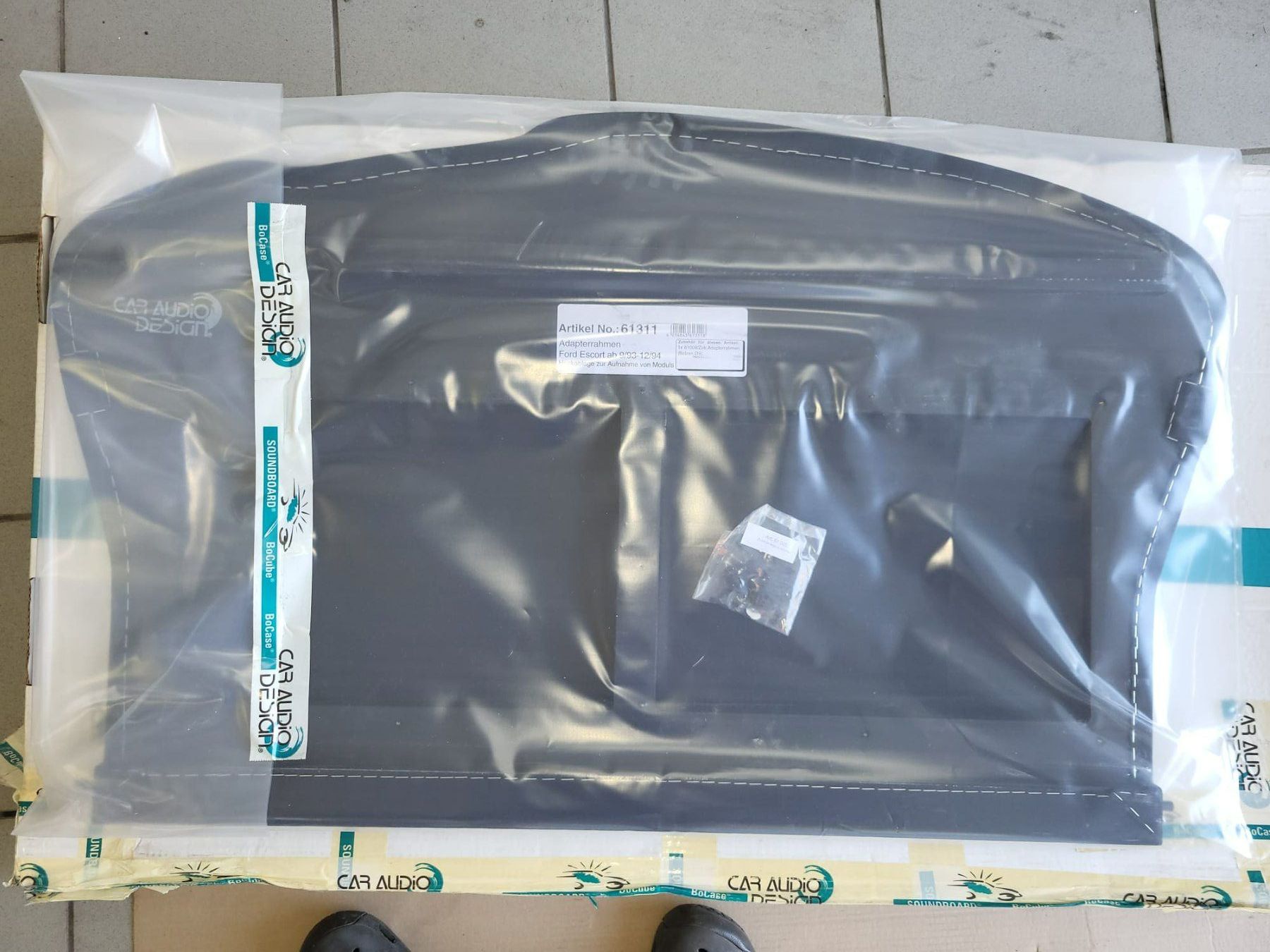 Ford Tutti pezzi di ricambio auto: Ford Escort Adapterrahmen Heckablage mit Stoffbezug – Usato da Tägerig venduto da Cellito 6