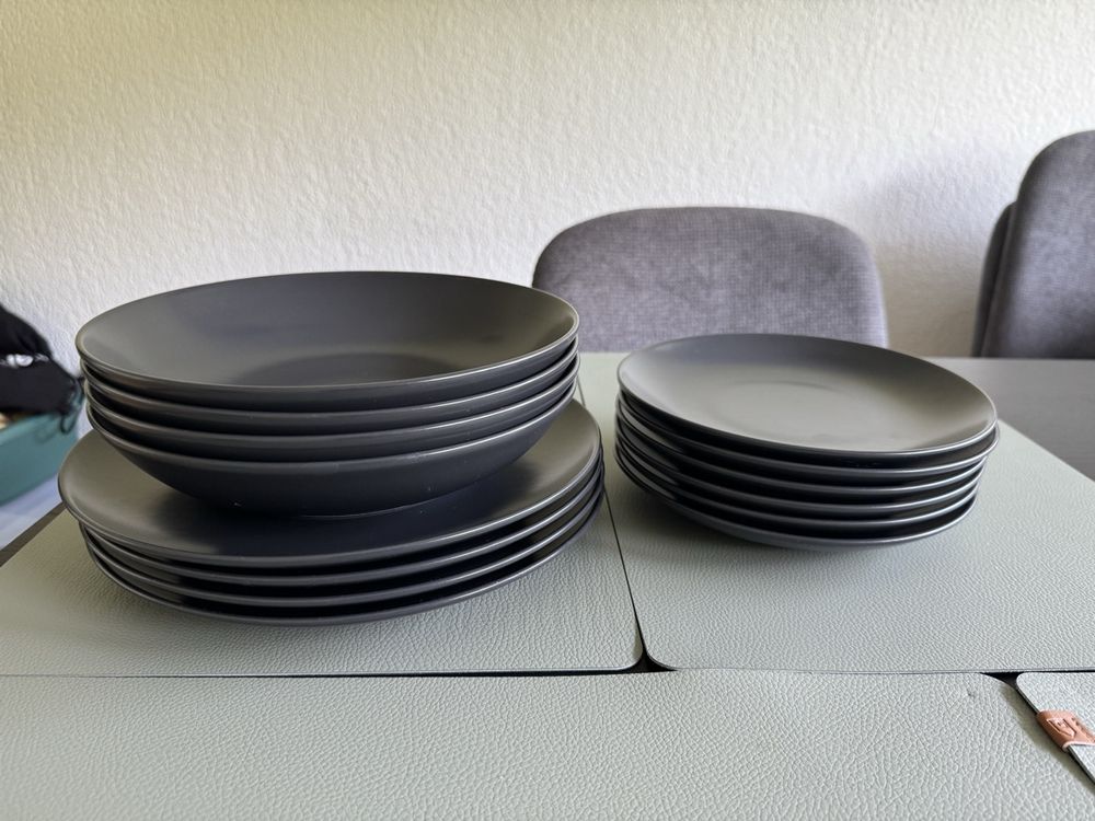 Geschirr Set dunkelgrau, IKEA FÄRGKLAR (Gebraucht) in Effretikon für CHF 5 – nur Abholung auf Ricardo kaufen