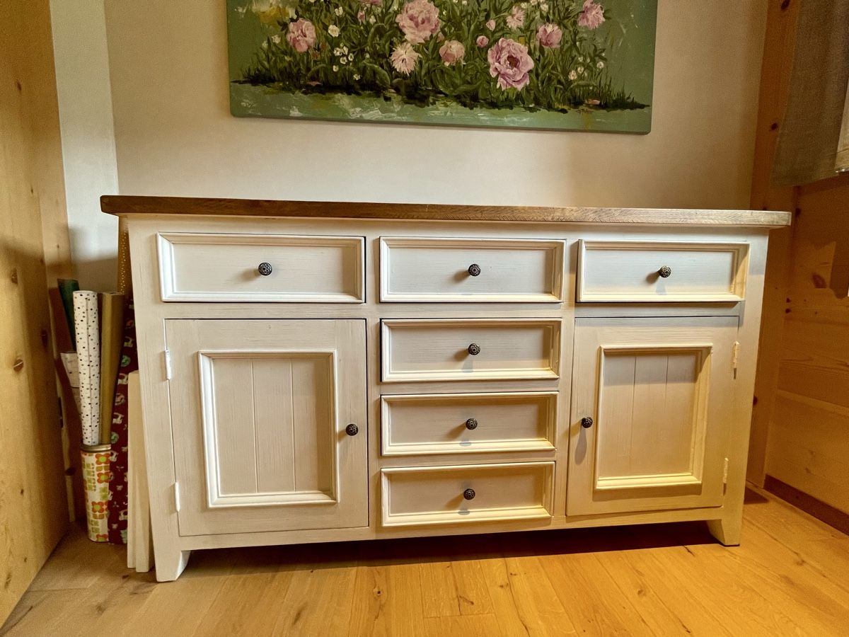 Credenze: Buffet, Kommode und Schrank in Landhausstil – Usato da Lauenen b. Gstaad venduto da NinaTheresa 1