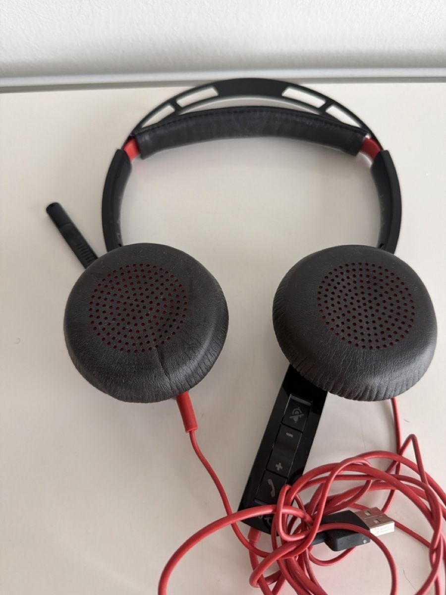 Casques audio: Headset mit Mikrofon rot USB gebraucht – Neuf (Voir description) à Biel/Bienne par RO19 1