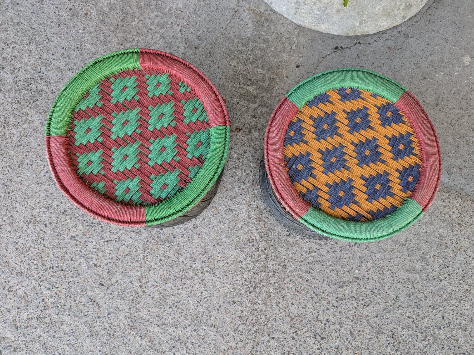 Tabourets: 2 Mudha Nepal Hocker – D'occasion à Emmen par magelan 1