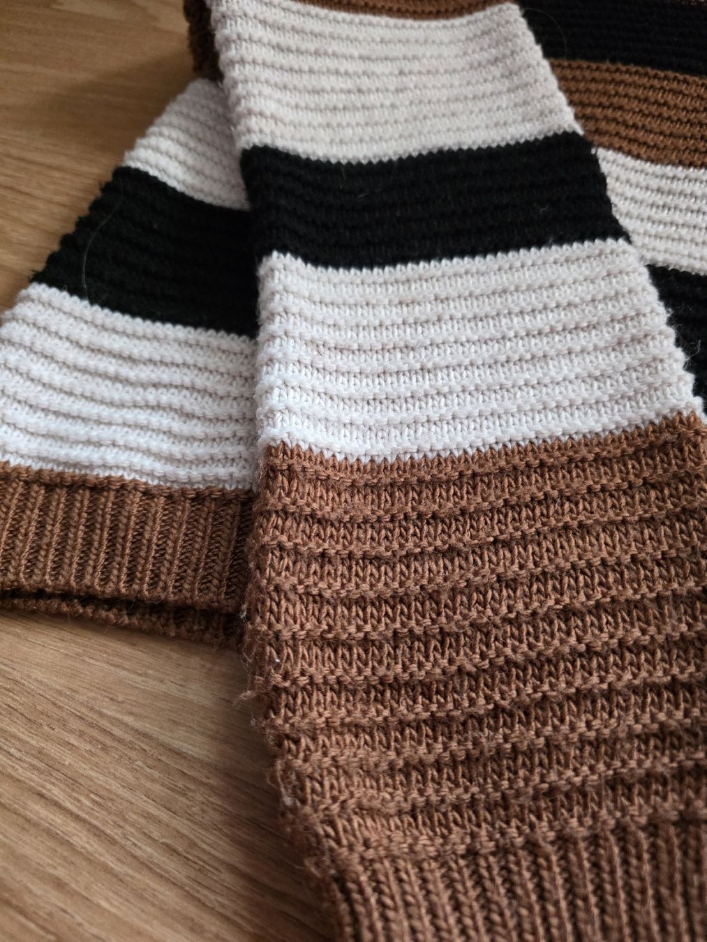 Maglioni & Felpe: Pull rayé marron/noir/blanc. Taille S. – Usato da Crans-Montana venduto da eli_57z8 2