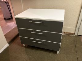 Neuwertige, geräumige Kommode / Schubladenmöbel