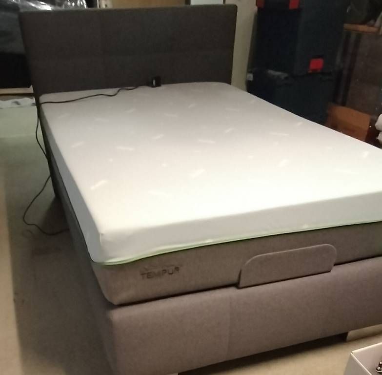 Lits: Boxspringbett elektrisch  – D'occasion à Steinach par Tsgweh 3