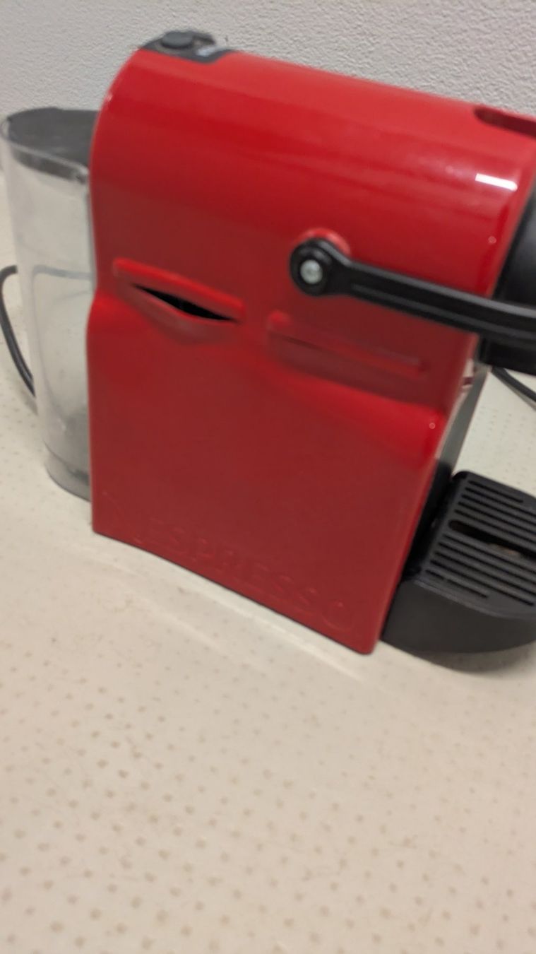 Nespresso Kaffeemaschinen & Espressomaschinen: Nespresso Krups Kaffemaschine – Gebraucht aus Arlesheim von treppe3 2