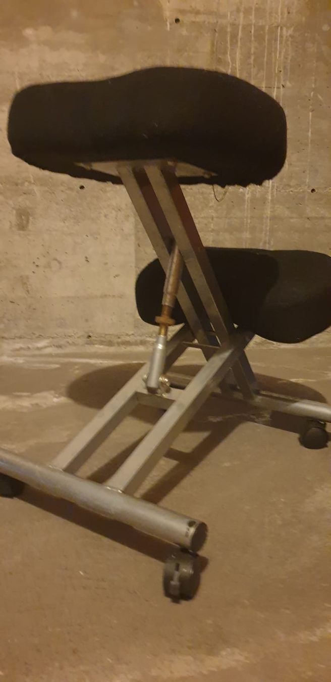 Sgabelli: Schwedischer ergonomischer orthopädischer Hocker – Usato da Chiasso venduto da Arina888