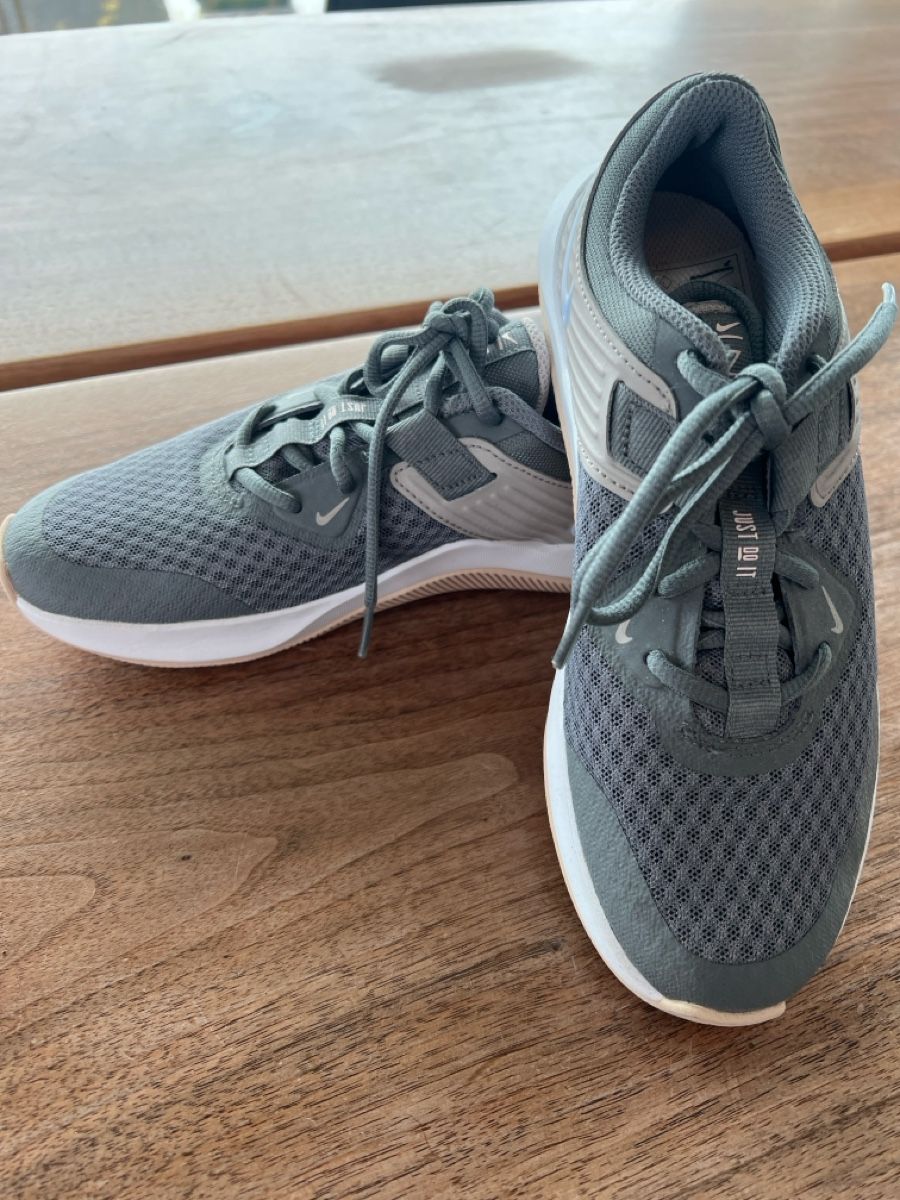 Nike Scarpe da donna: Nike MC Trainer Platinum Gr. 36.5 Neu – Nuovo (secondo la descrizione) da Kallnach venduto da Xy 1