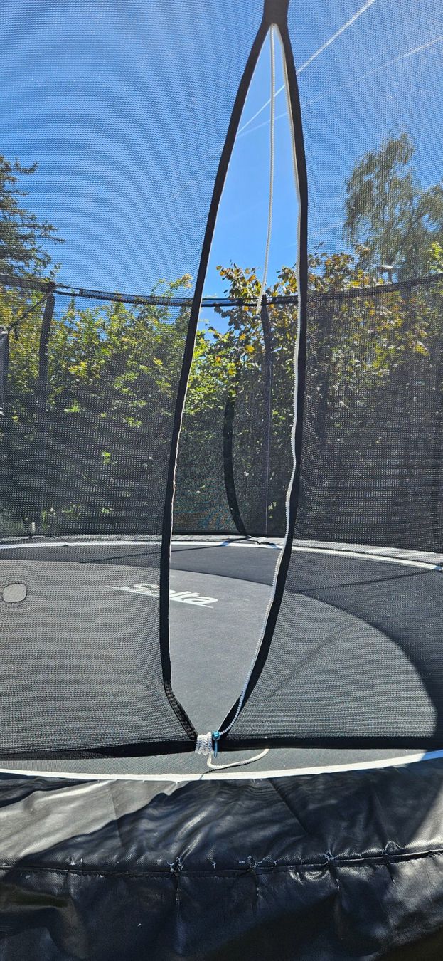 Salta Trampoline: Salta Premium Black Edition - Trampoline – Gebraucht aus Wallisellen von Anita123 2