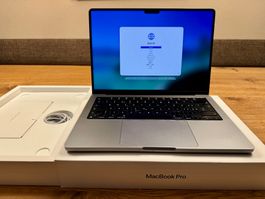 Apple MacBook pro 14" mit M1pro (!) - 32GB RAM - 1TB SSD