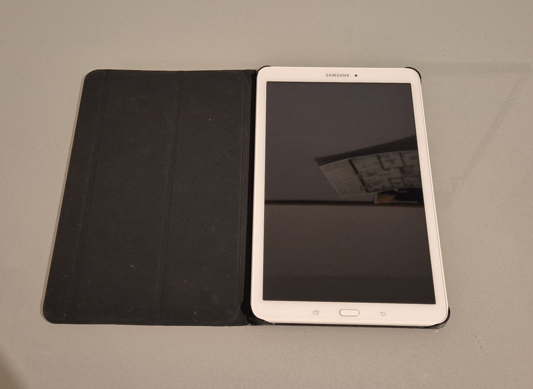 Samsung Tablet PC: Galaxy Tab E (SM-T560) mit Hülle – Usato da Rieden AG venduto da Marcse95 4