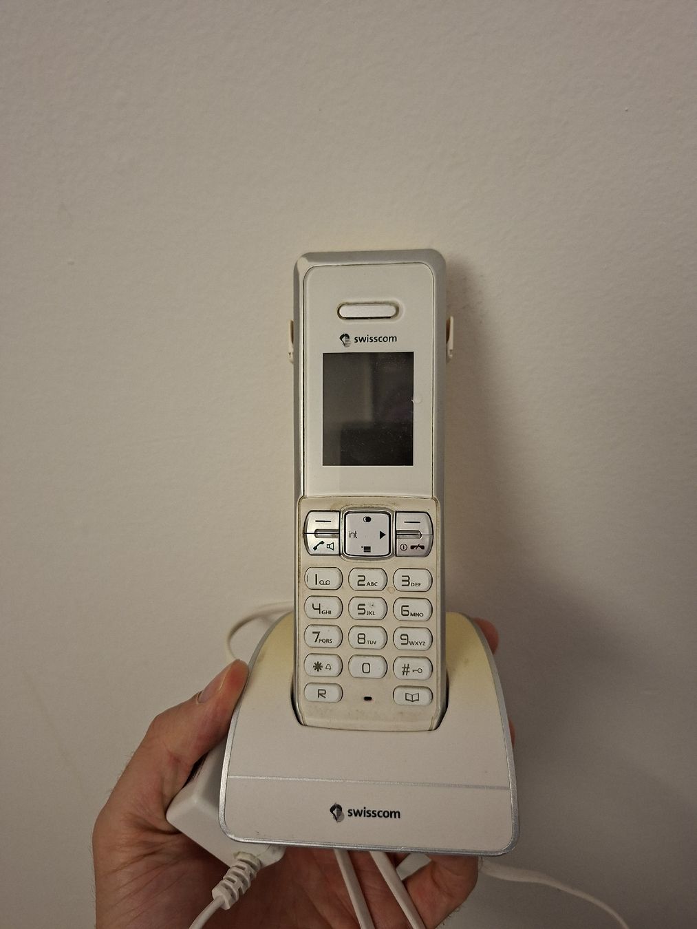 Swisscom Telefoni: 2x Swisscom Schnurlostelefon weiss mit Ladeschale – Usato da Chur venduto da _k9s5