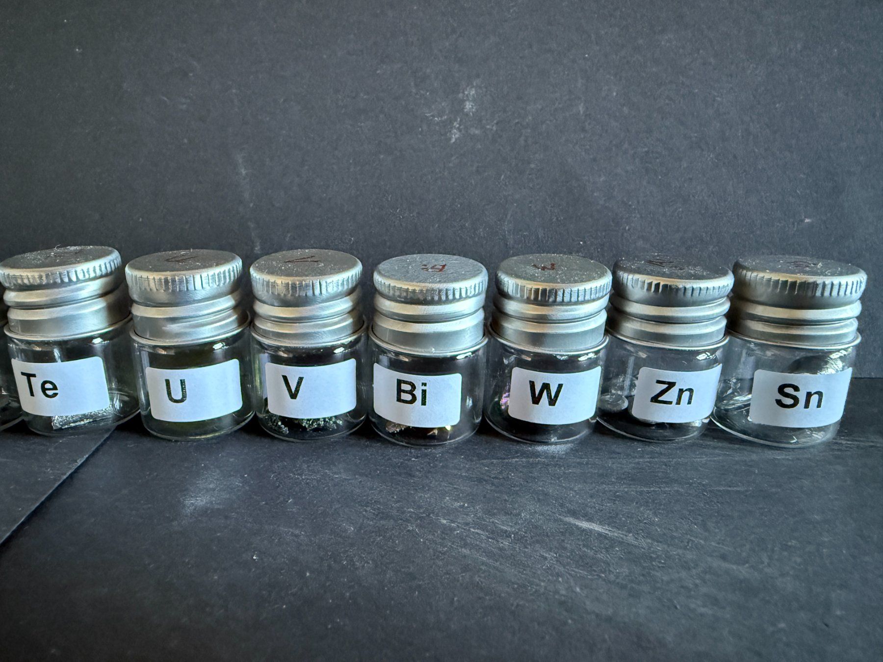Kit di costruzioni: Elementsammlung 25 chemische Elemente - schöne Stücke! – Nuovo (secondo la descrizione) da Lützelflüh-Goldb venduto da Elementis 3