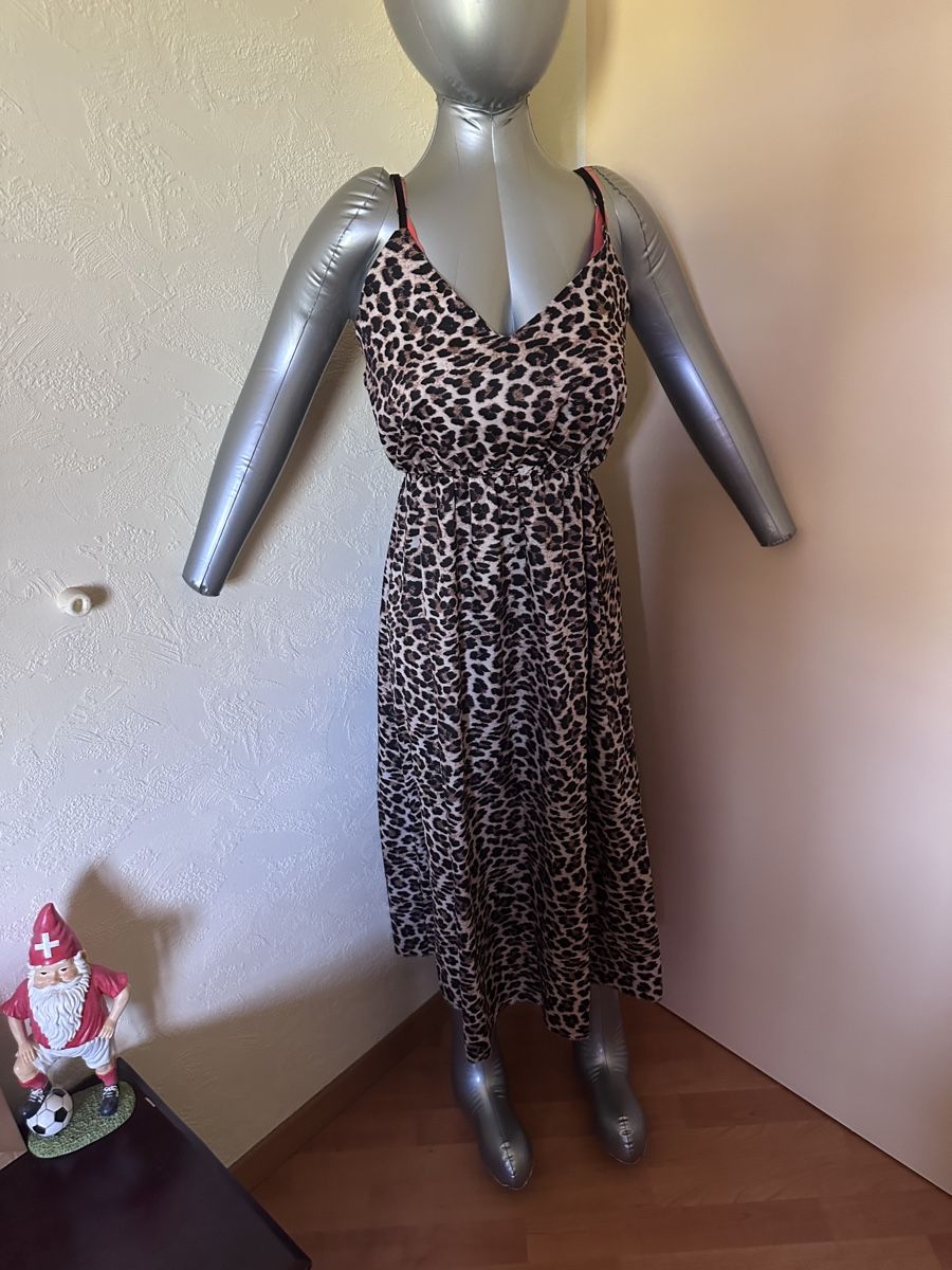 Robes: Robe longue  neuve imprimée léopard M  – Neuf avec emballage d'origine à Boussens par sko_9w6t