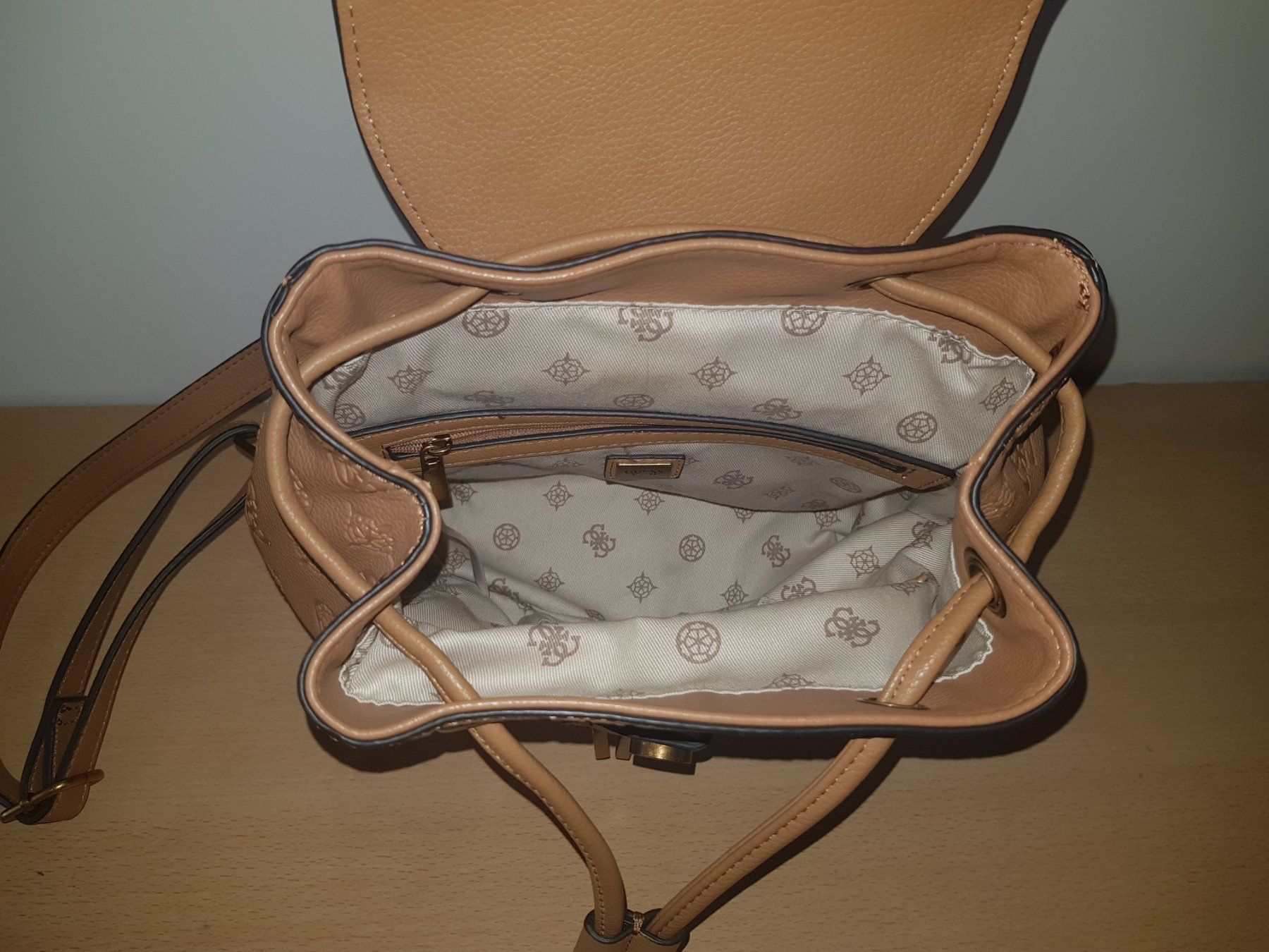 Guess Rucksäcke: Guess Rucksack – Gebraucht aus Basel von Birs868 6