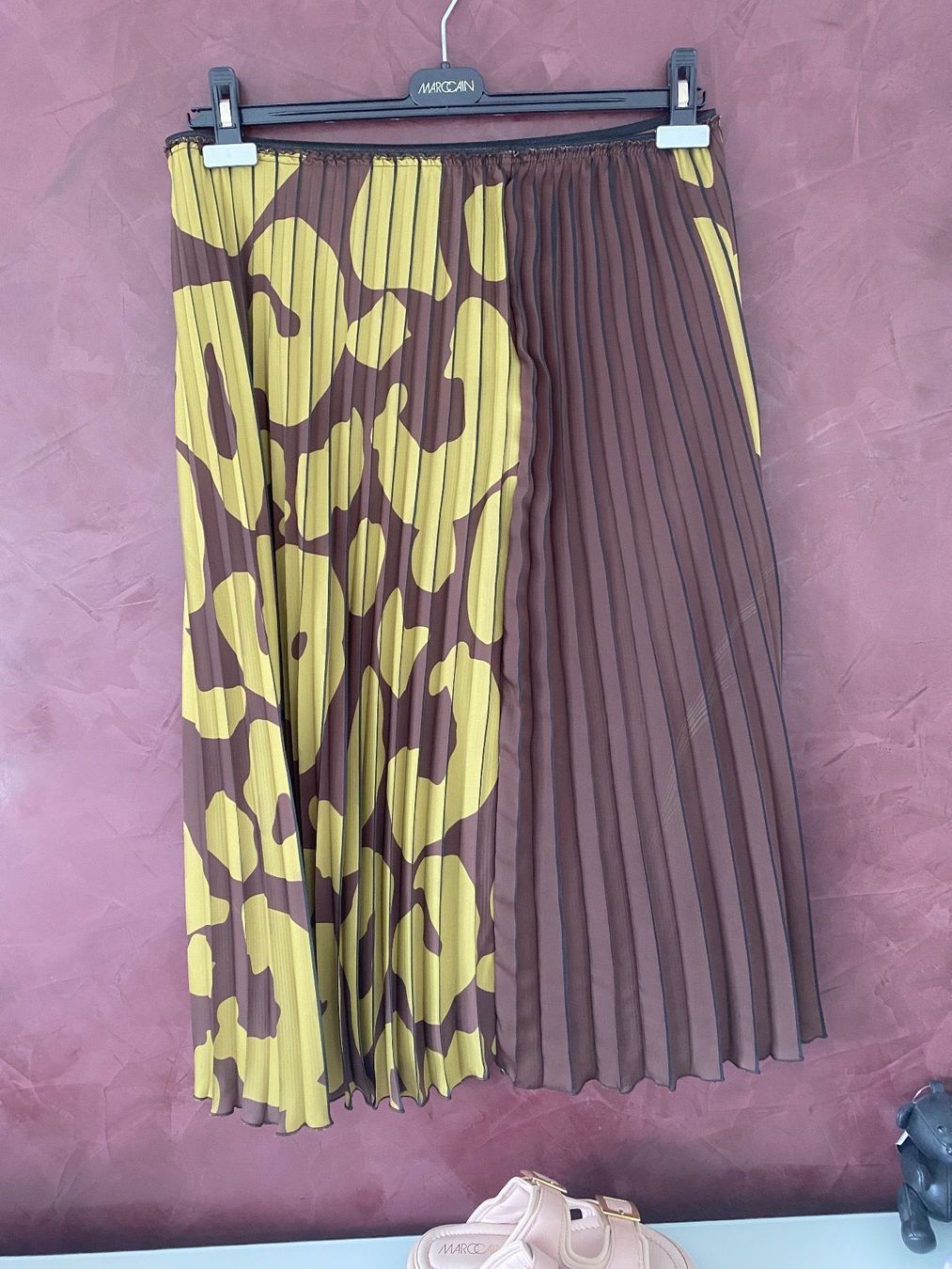 Marc Cain Gonne: Marc Cain Damen Plisseerock, beige, Gr. 38 – Nuovo (secondo la descrizione) da Volketswil venduto da praxis12