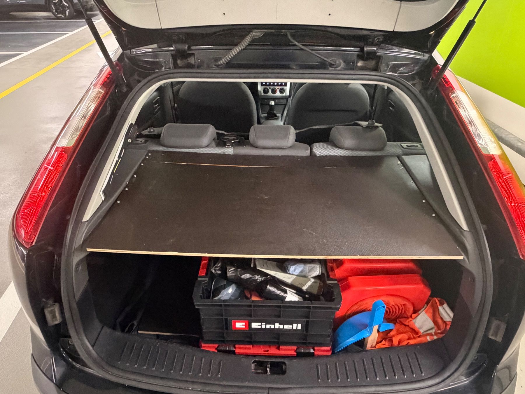 Ford Automobili: Ford Focus 1.6 16V Schwarz – Usato da Wängi venduto da TimoTG97 5